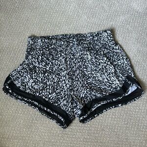 Athleta Mesh Racer Run Mid Rise 4” Short